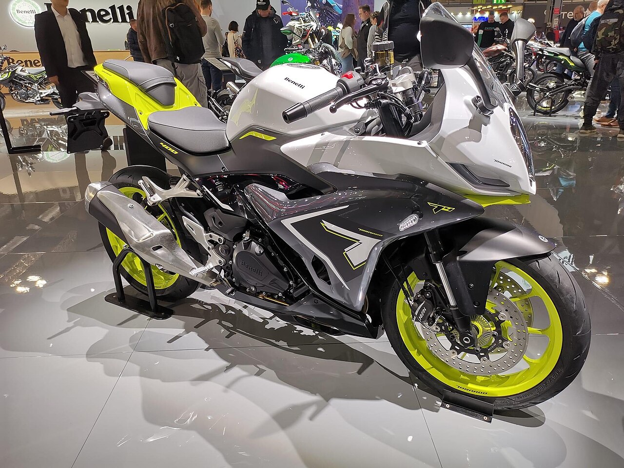 Benelli Tornado 400 (foto: AVMOTO, CC BY-SA 4.0, Wikimedia Commons)