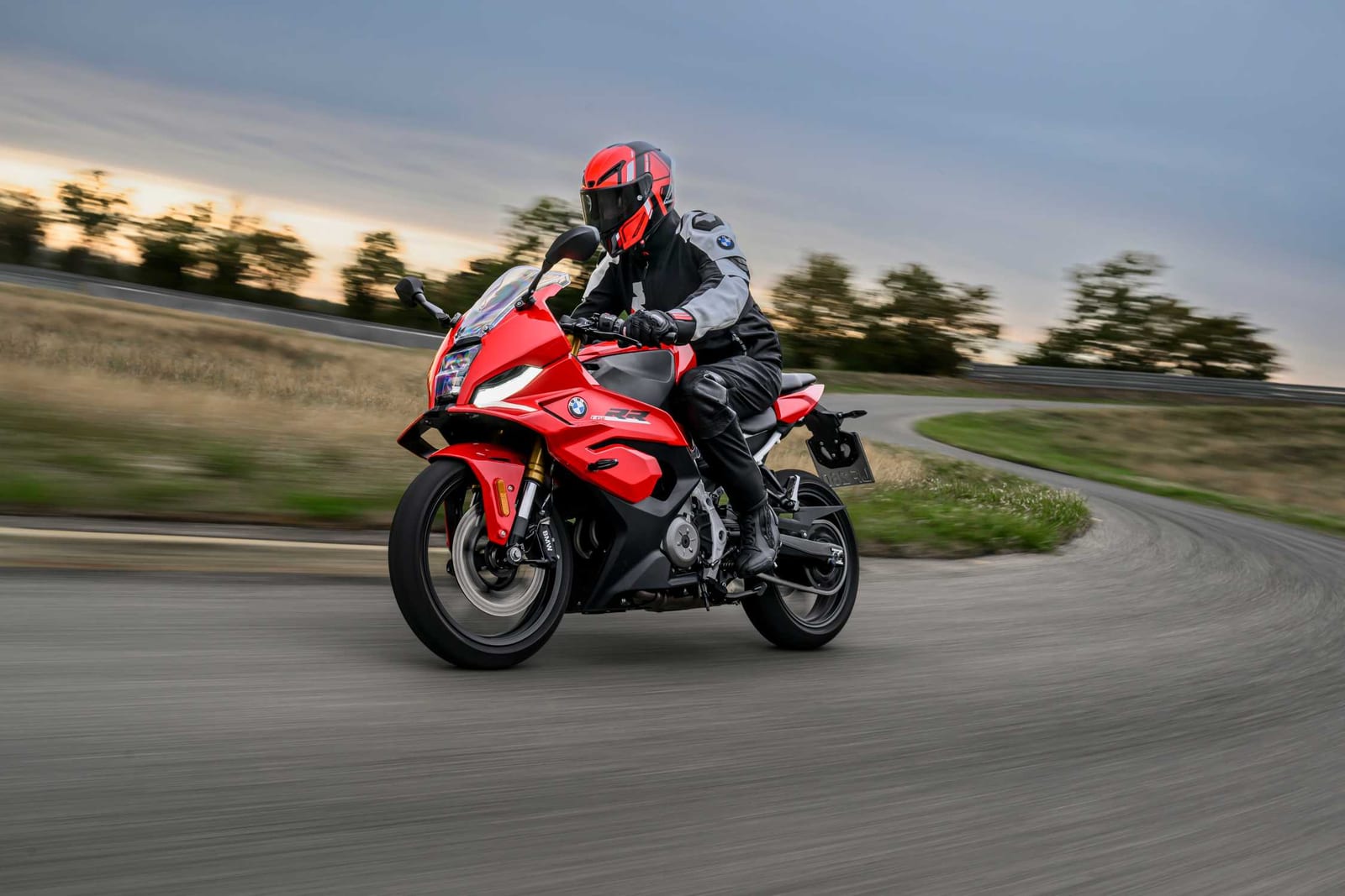 La nueva BMW F 450 RR, deportiva bicilíndrica de 420 cc (imagen de prensa de BMW Motorrad (BMW Group PressClub))