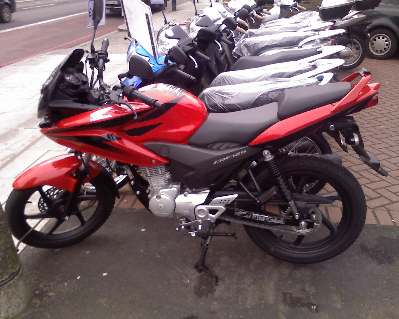 Honda CBF125, una moto de 125 cc ideal para empezar (foto de dominio publico, Wikimedia Commons)