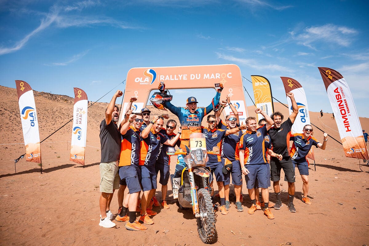 Moto del equipo Red Bull KTM Factory Racing en el Rallye du Maroc 2026 (imagen de prensa de KTM (press.ktm.com))