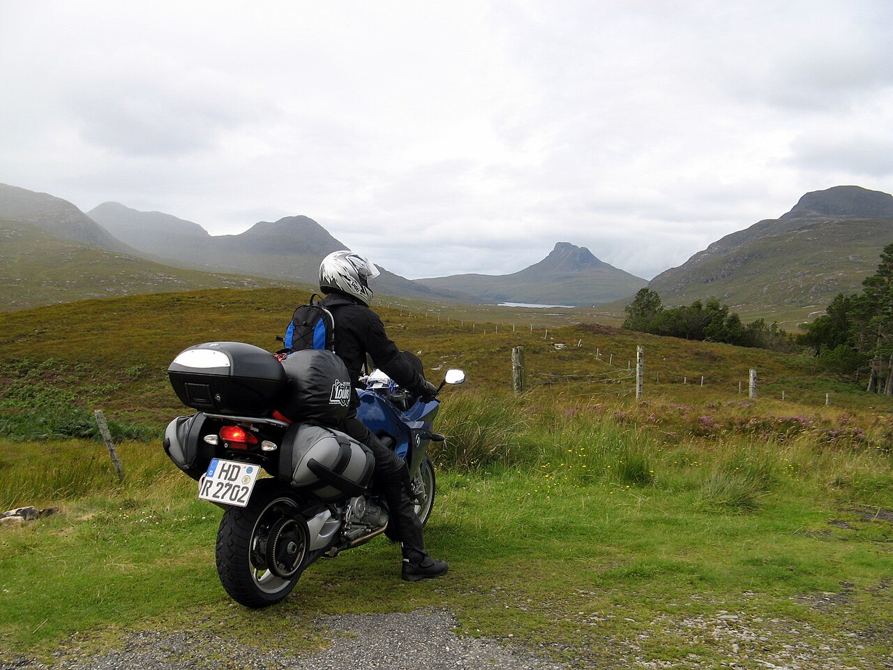 Motociclista de viaje largo (foto: Flickr, CC BY-SA 2.0, Wikimedia Commons)