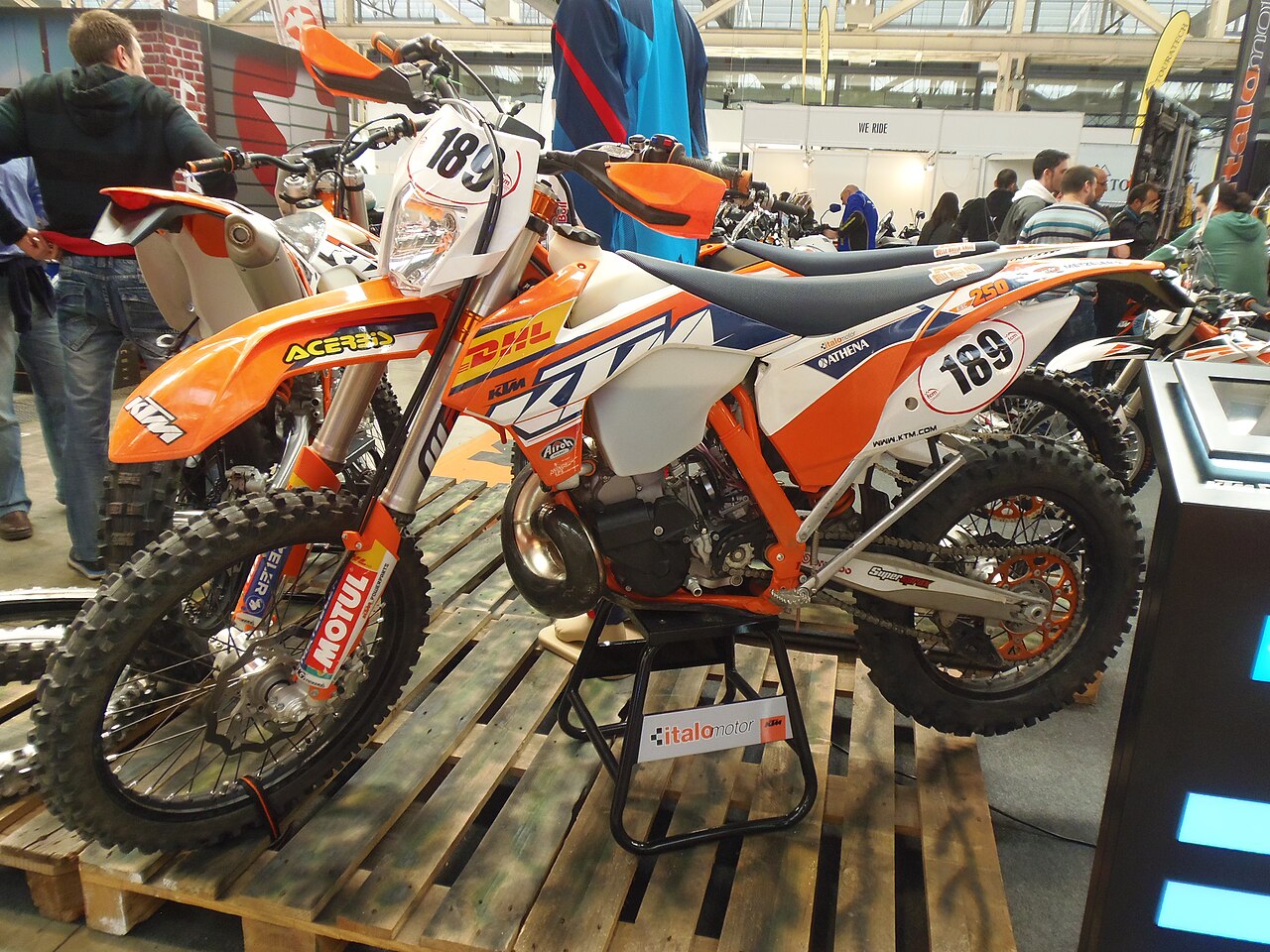 KTM EXC 250 (foto: Peprovira, CC BY-SA 4.0, Wikimedia Commons)