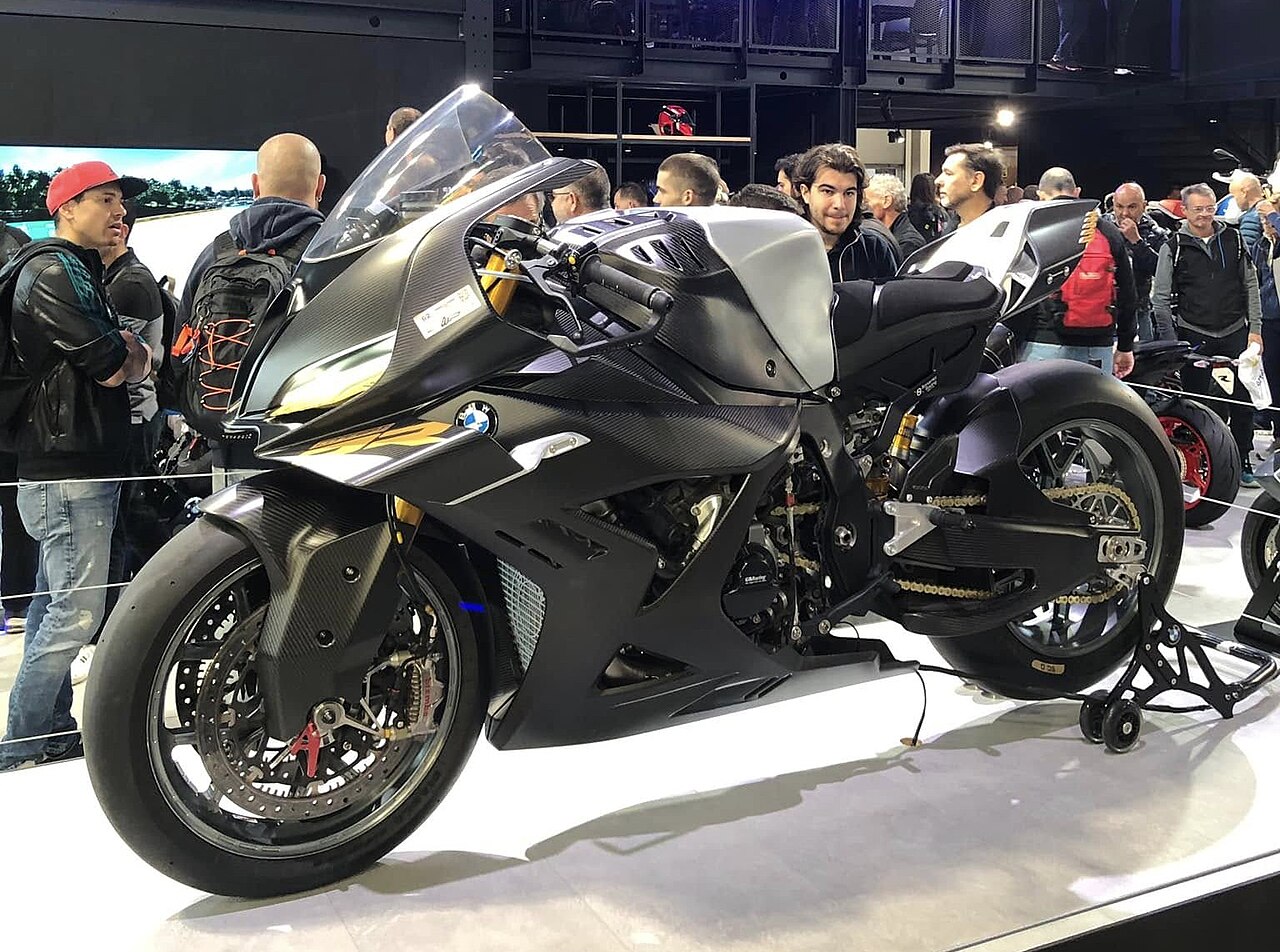Stand de BMW en EICMA 2025 (foto: MotorideSA, CC BY-SA 4.0, Wikimedia Commons)