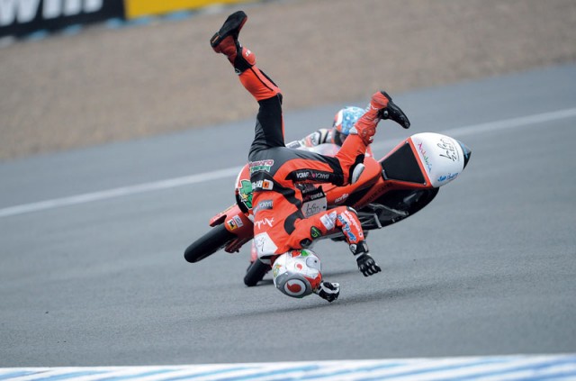 Accidente de moto en el tráfico