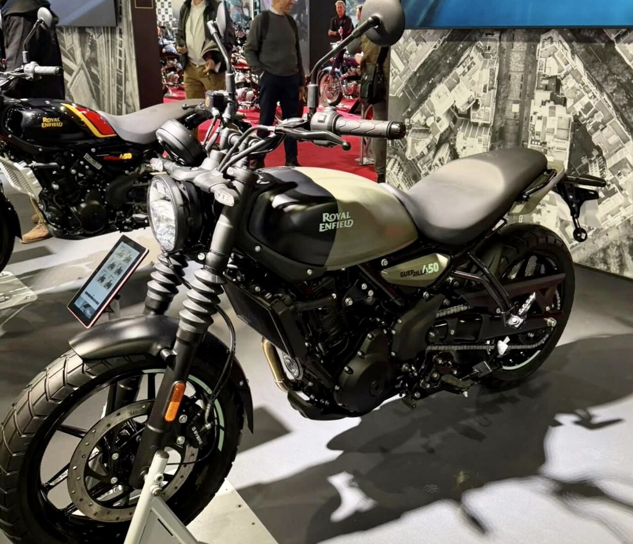Royal Enfield Guerrilla 450 (foto: MotorideSA, CC BY-SA 4.0, Wikimedia Commons)